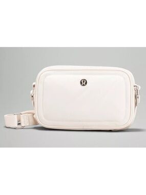 Lululemon Crossbody Camera Bag 2L Pearl White